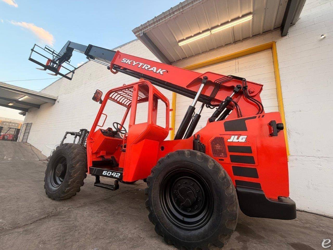2019 JLG 6042