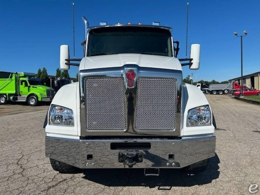 2025 Kenworth T880