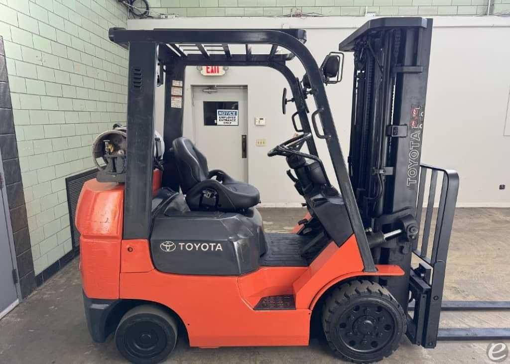 2005 Toyota 7FGCU25 LP Gas Forklift...
