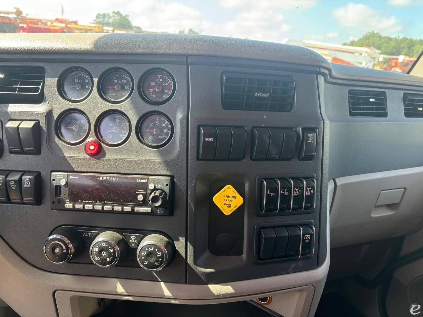 2022 Peterbilt 567