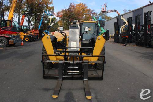 2022 Cat TL642
