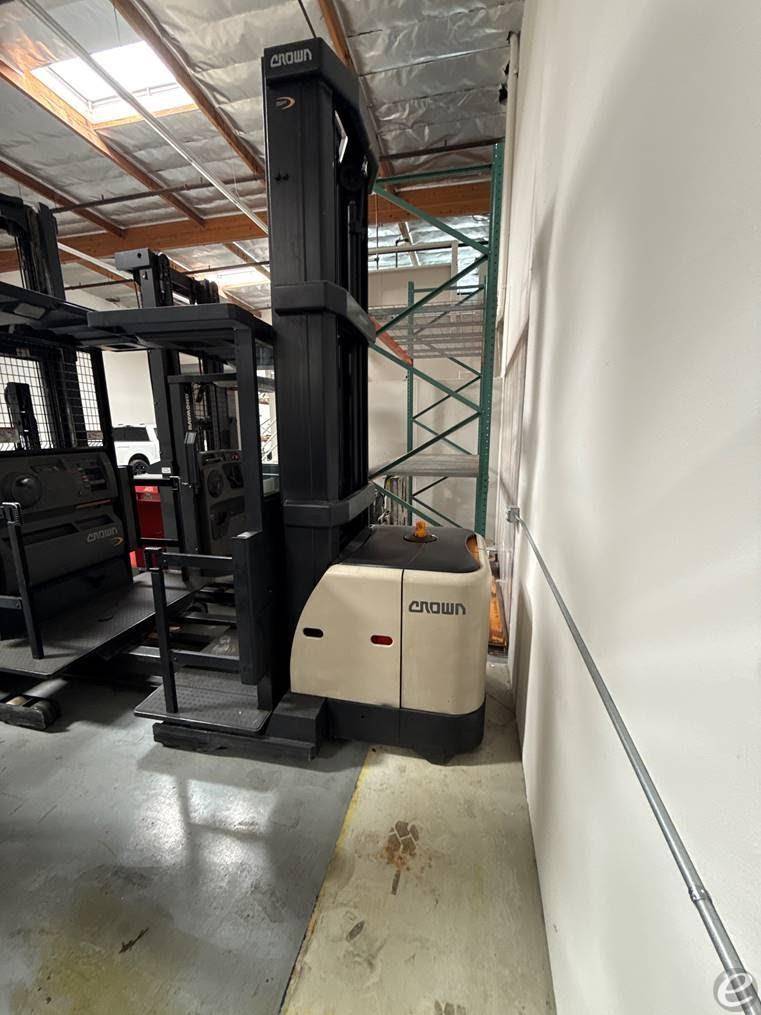 2011 Crown SP3520-30