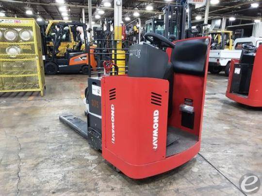 2019 Raymond 8900