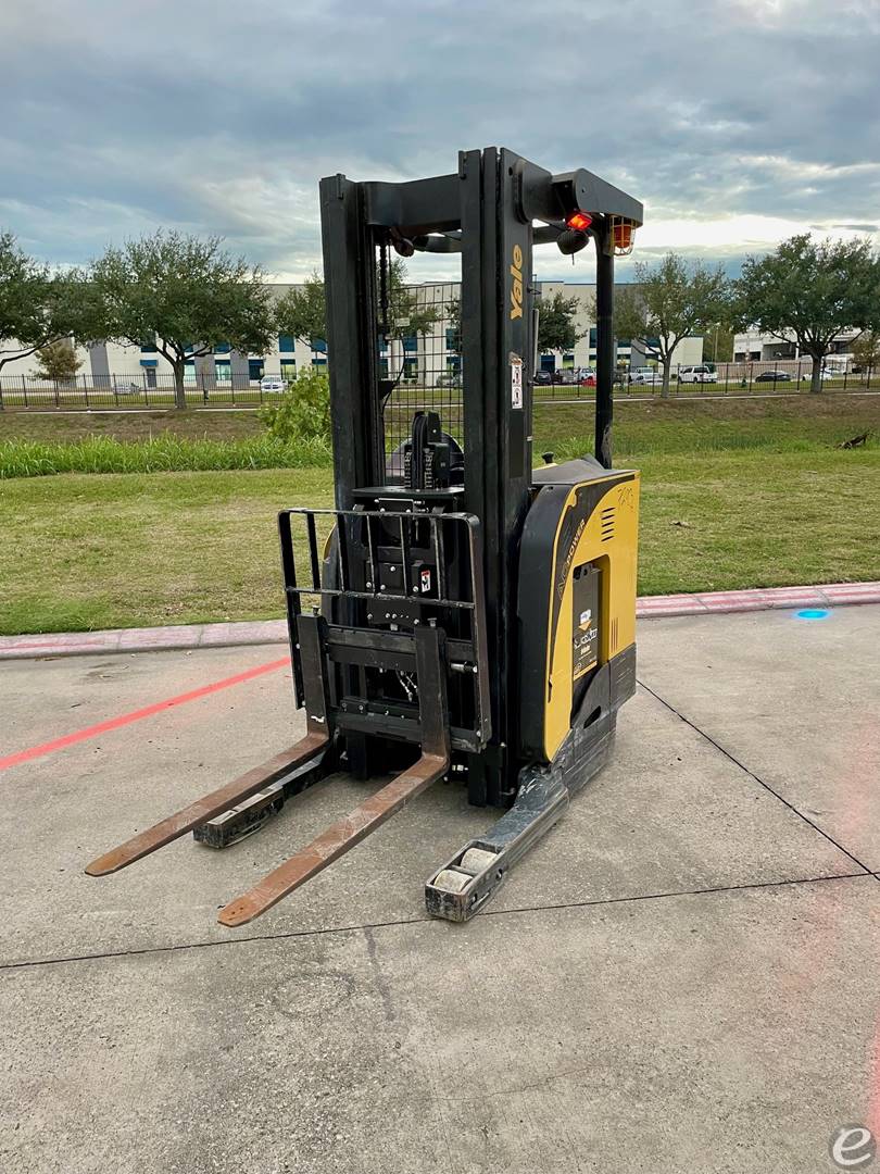 2020 Yale NR045EB Electric Reach Tr...