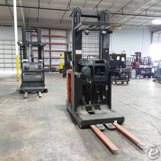 2012 Toyota 6BPU15 Electric Order Picker - 123Forklift