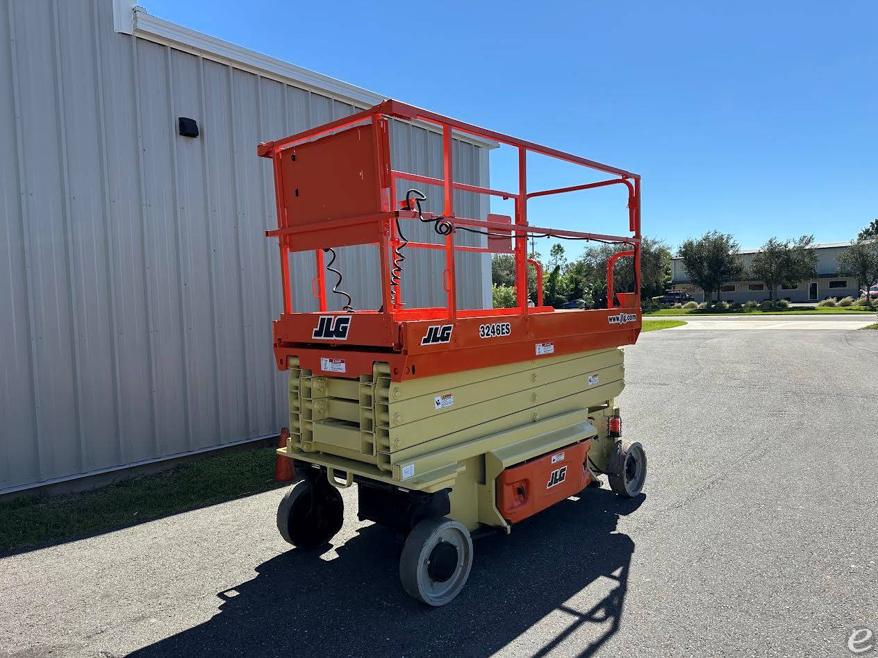 2015 JLG 3246ES