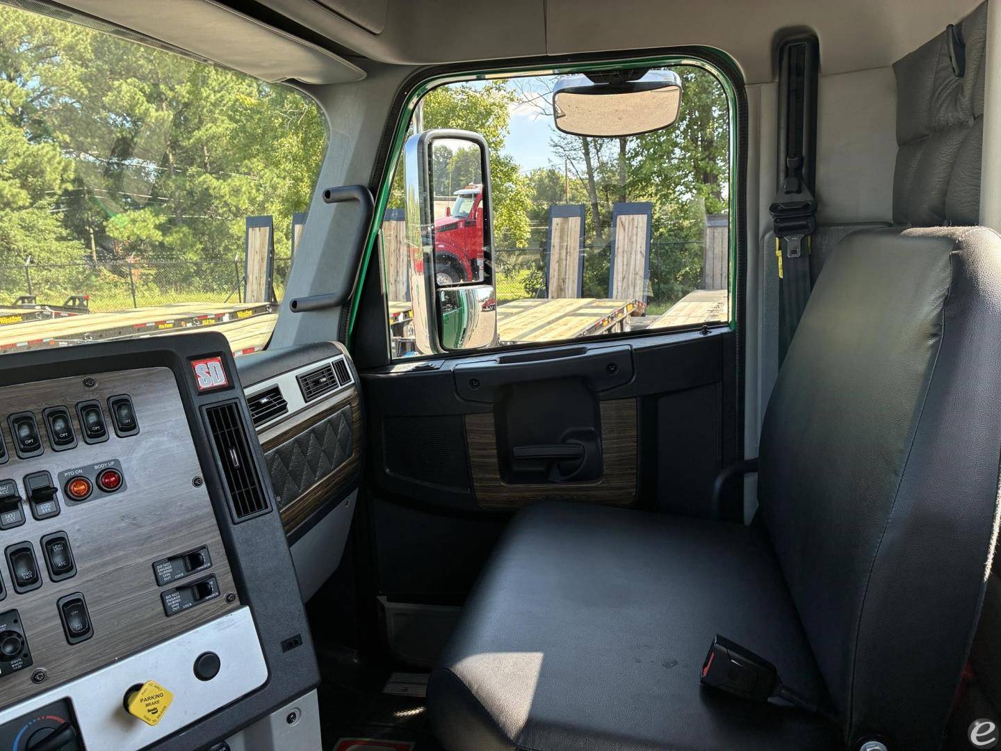2023 Freightliner 122SD