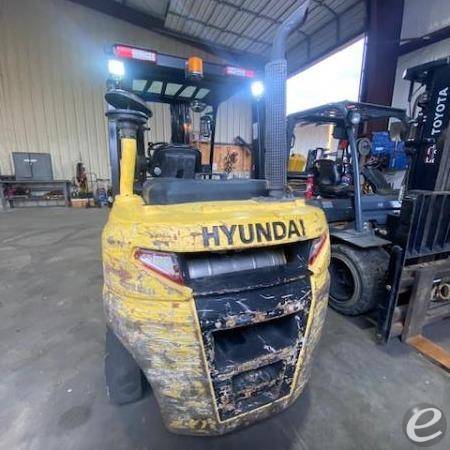 2017 Hyundai 40D-9