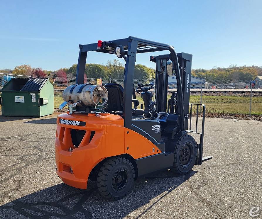 2022 Doosan G25E-7