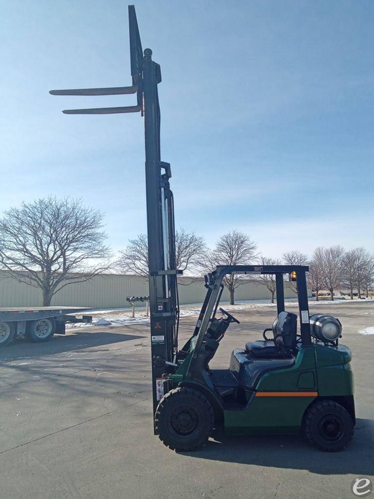 2013 Mitsubishi FG25N
