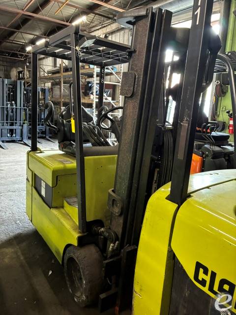 2000 Clark TMG20