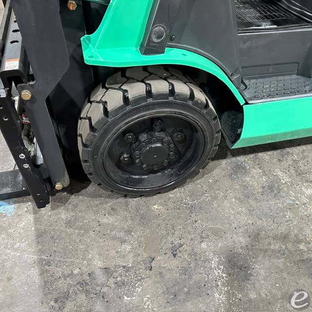 2021 Mitsubishi FGC33N