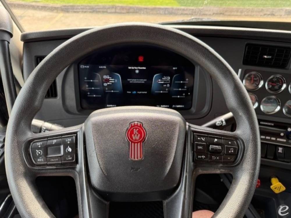 2025 Kenworth T880S