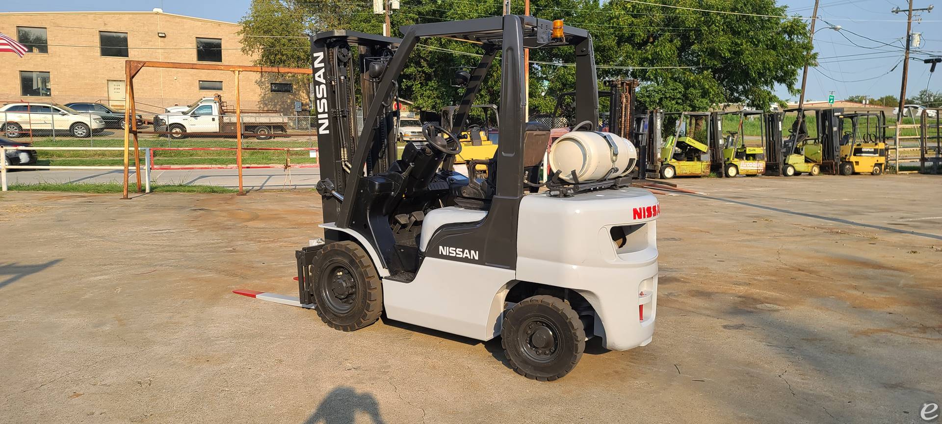 2011 Nissan MP1F2A25LV