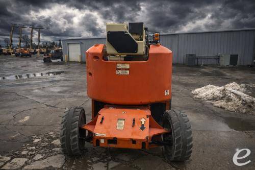 2017 JLG E450AJ