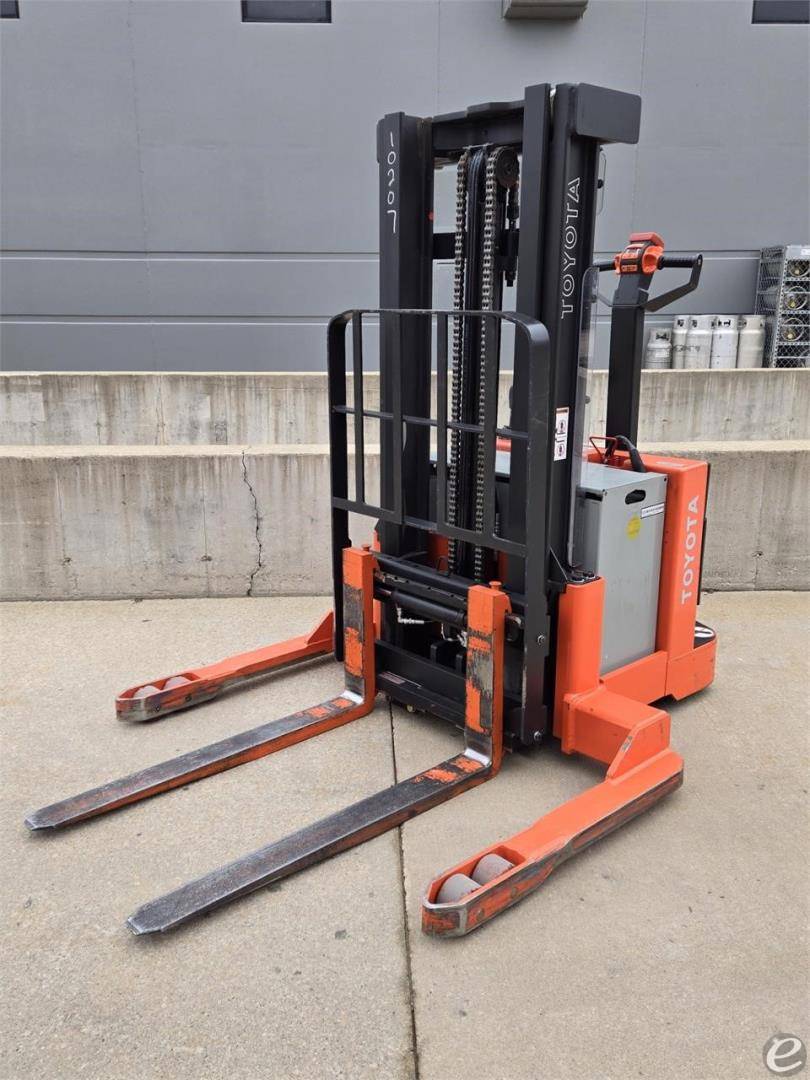 2014 Electric Toyota 6BWS20 Electric Walkie Straddle Stacker
