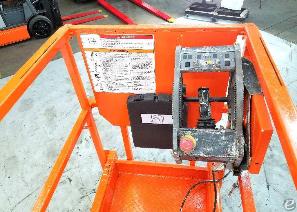 2018 JLG 1932R