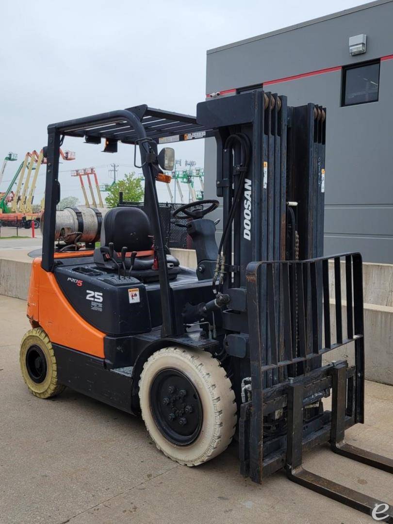 CARRELLO ELEVATORE DOOSAN D18S-5 – Rent Planet
