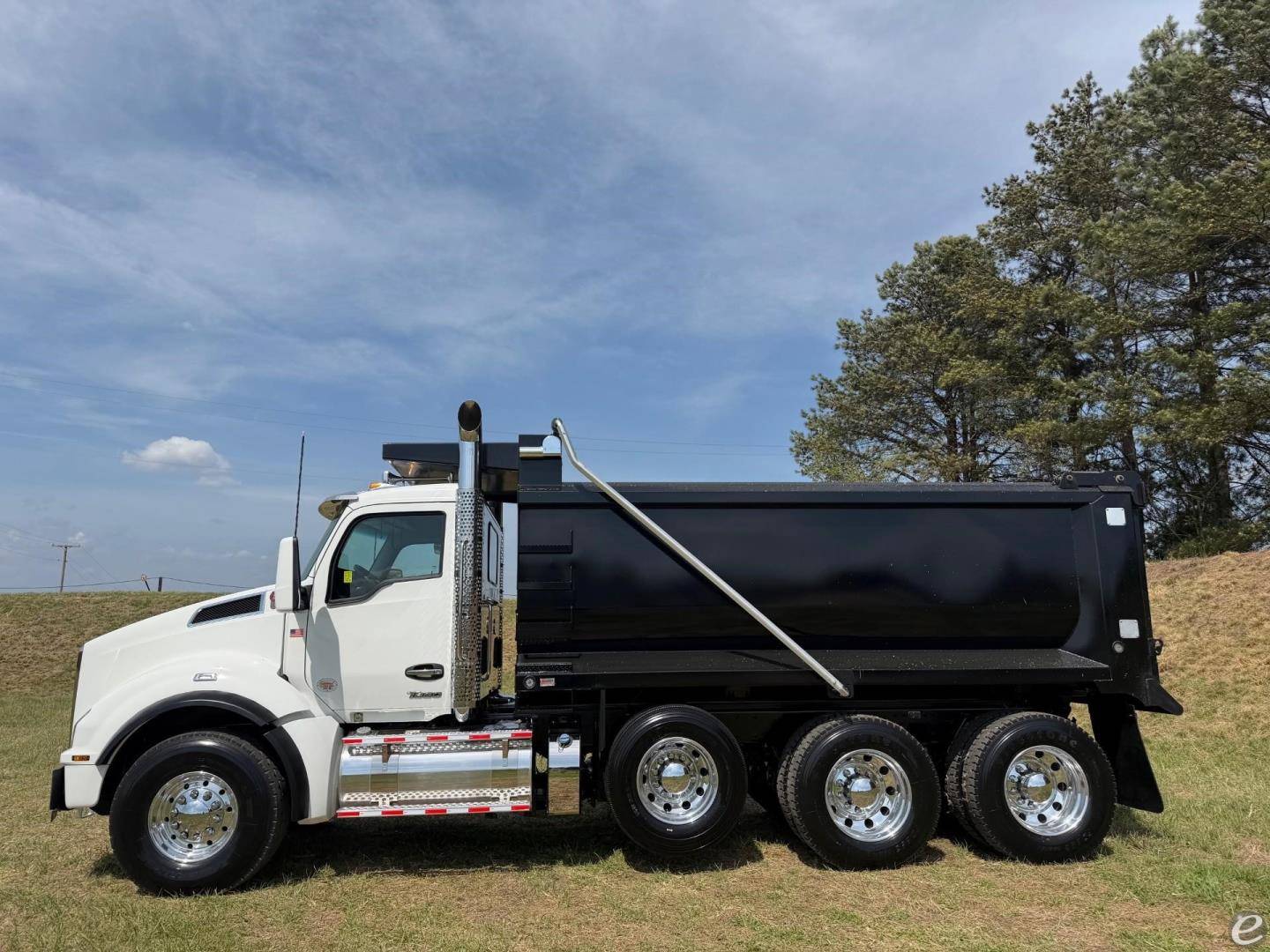 2025 Kenworth T880