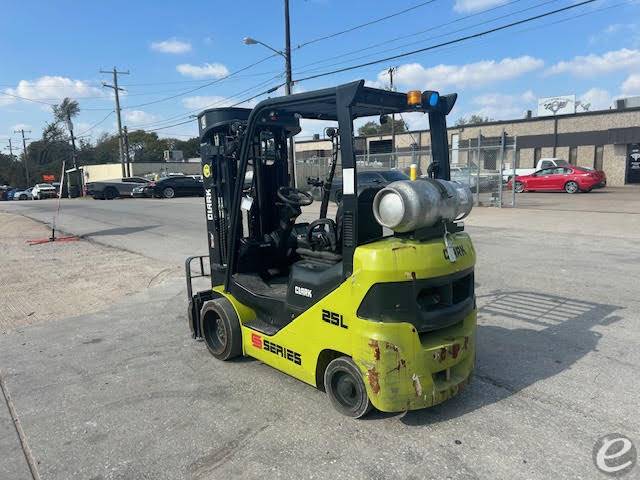 2021 Clark S25CL
