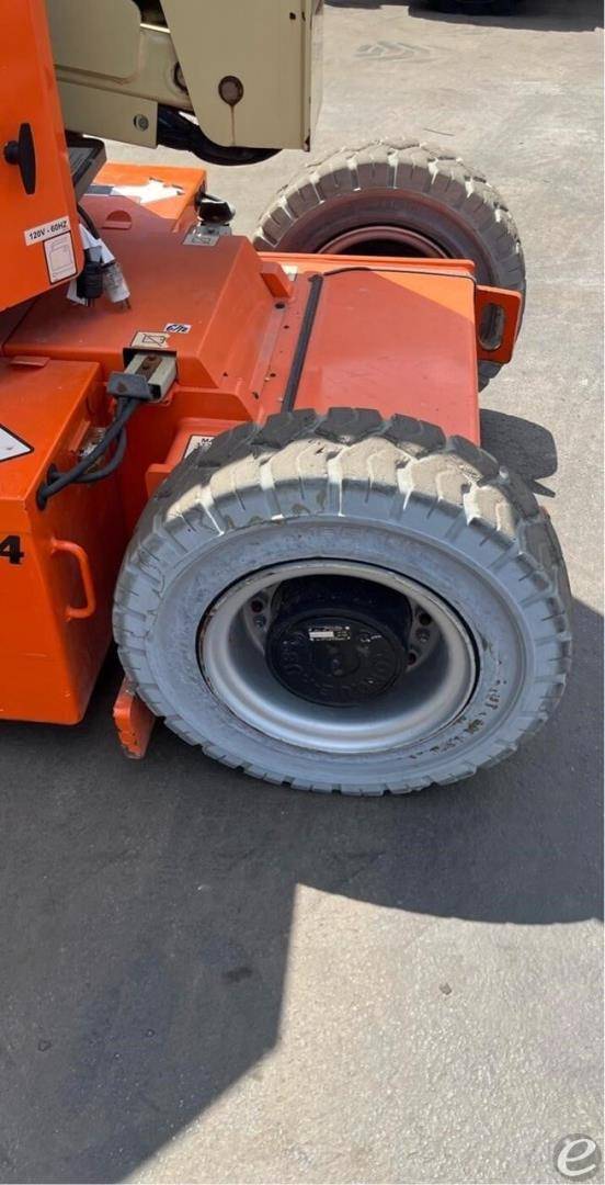 2015 JLG E300AJP