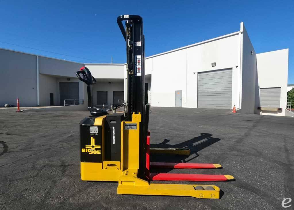 2020 Electric Big Joe PDS30177TRI Electric Walkie Straddle Stacker