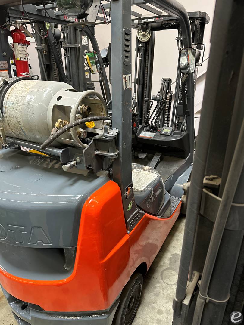 2011 Toyota 8FGCU25 LP Gas Forklift...
