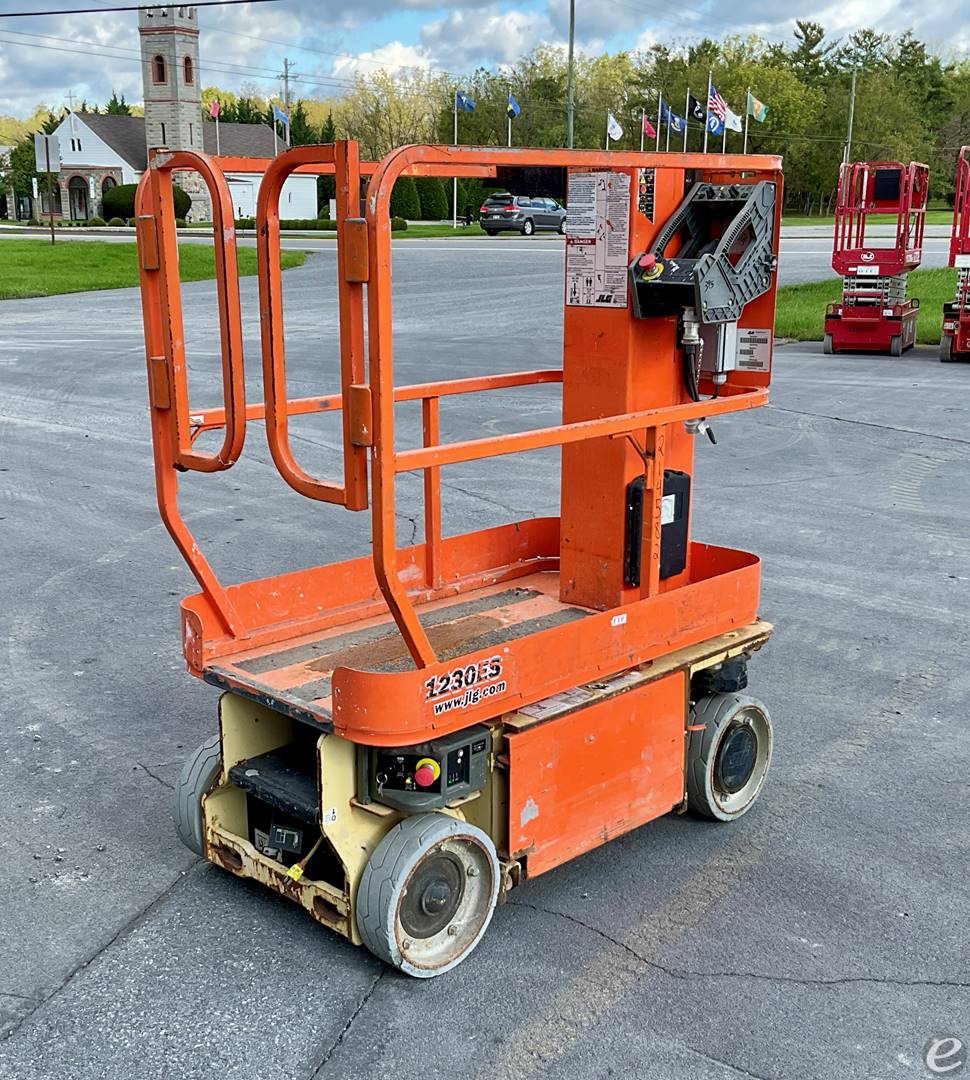 2013 JLG 1230ES