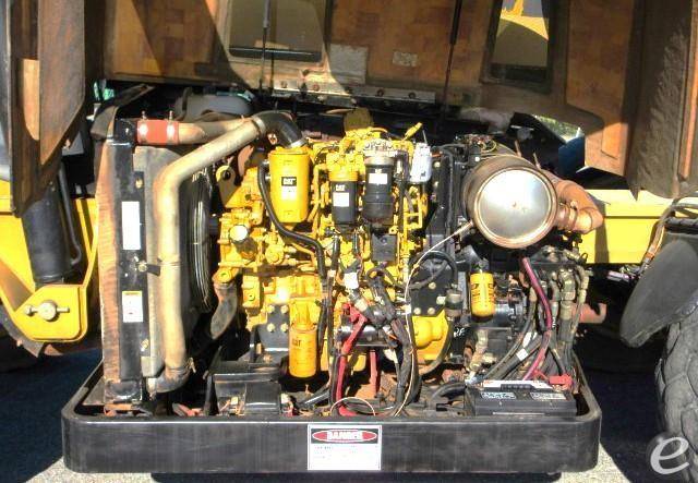 2012 Cat TL1055