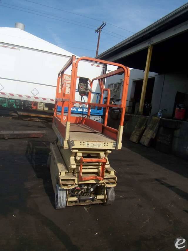 2001 JLG 1932-E2