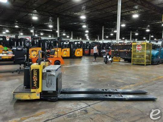 2017 Hyster B80ZHD Electric Forklif...