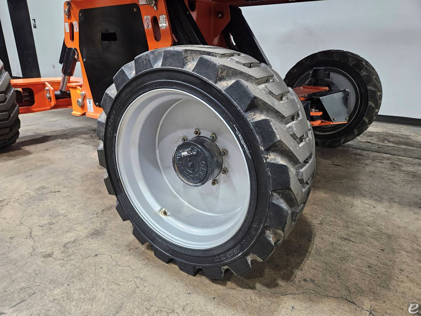 2023 JLG 670SJ