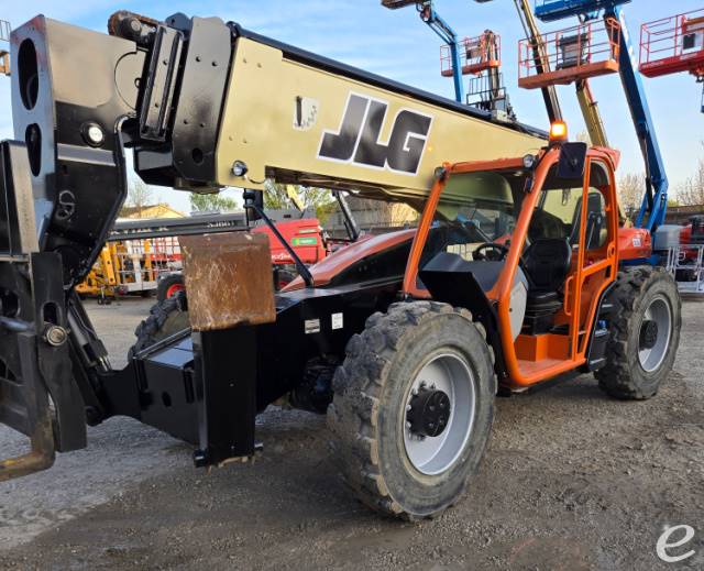 2019 JLG 1055