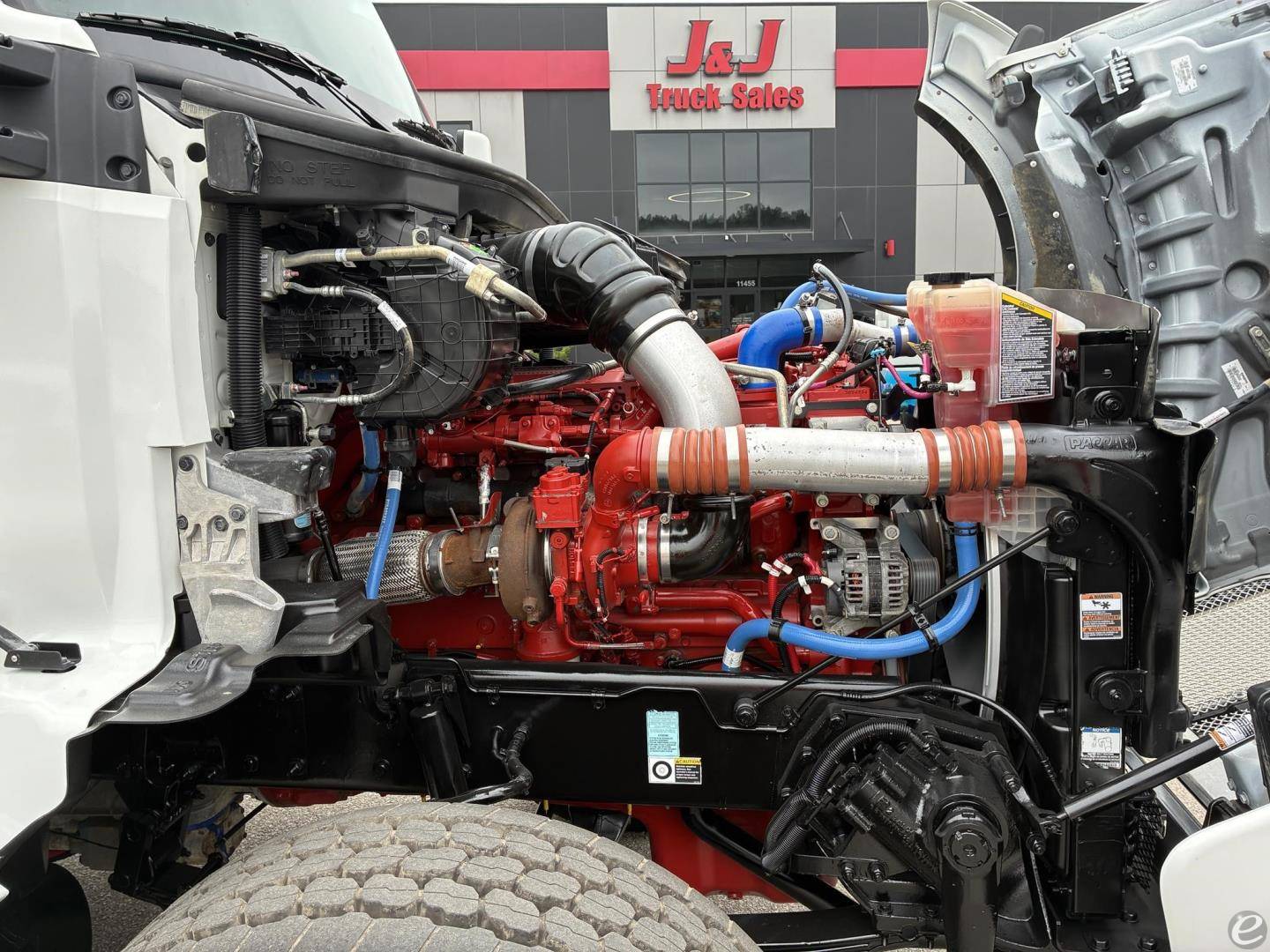 2025 Kenworth T880