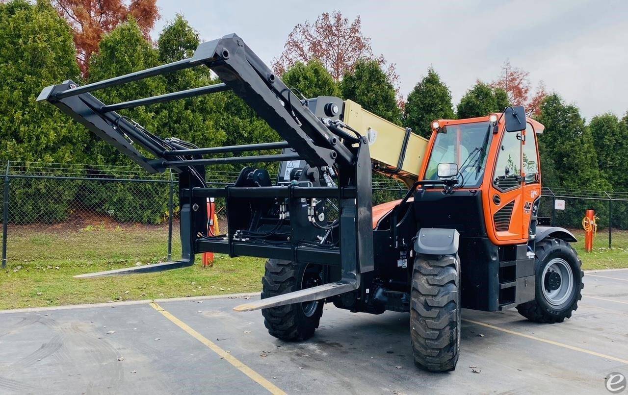 2026 JLG 2733