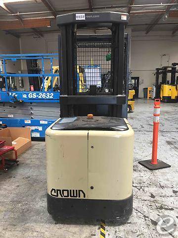 2006 Crown SP3420-30 Electric Order Picker - 123Forklift