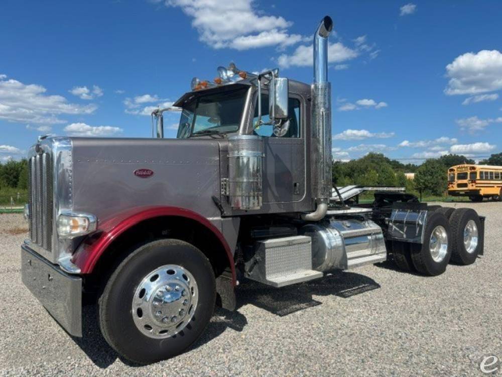 2015 Peterbilt 389