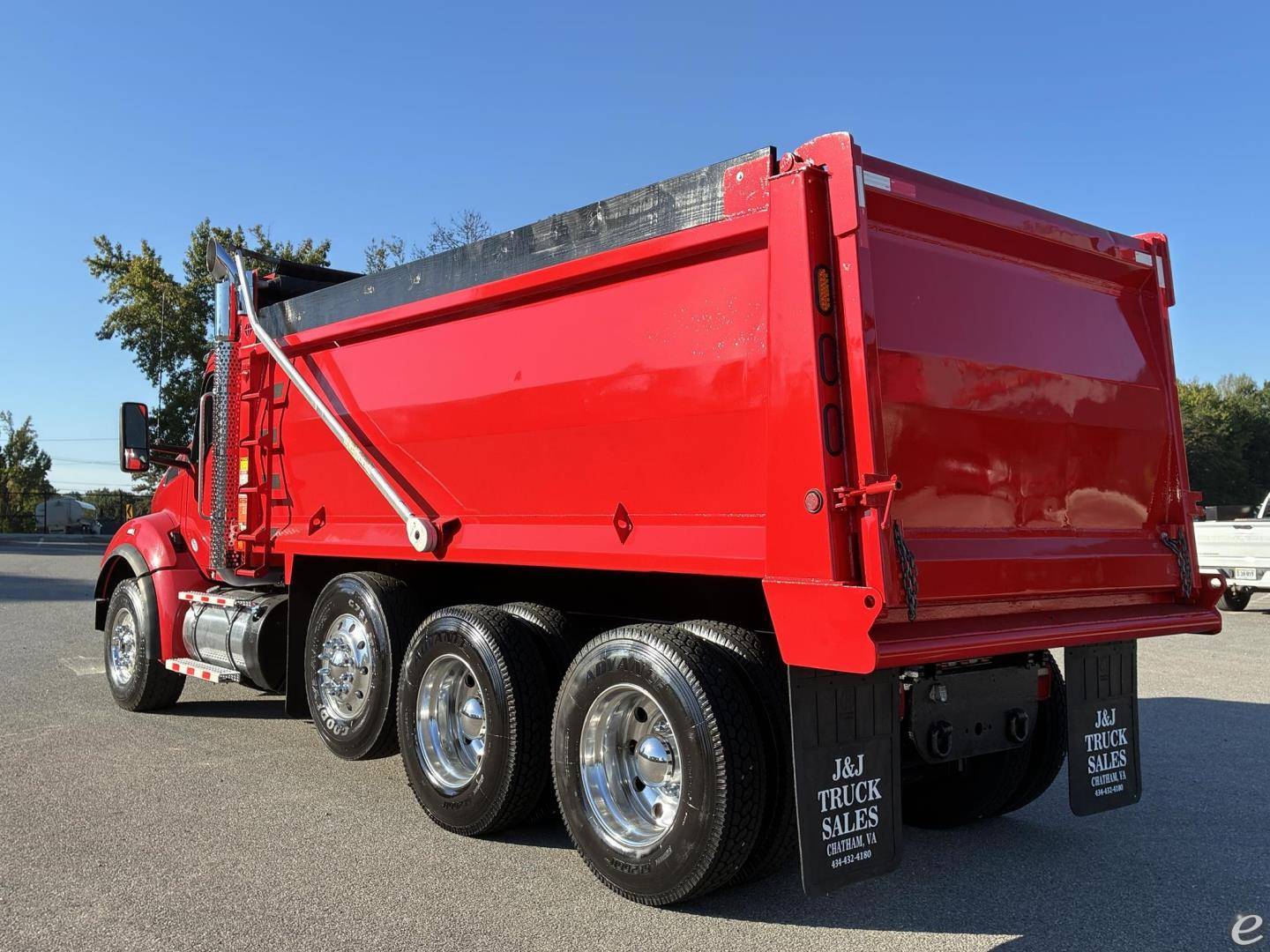 2023 Kenworth T880