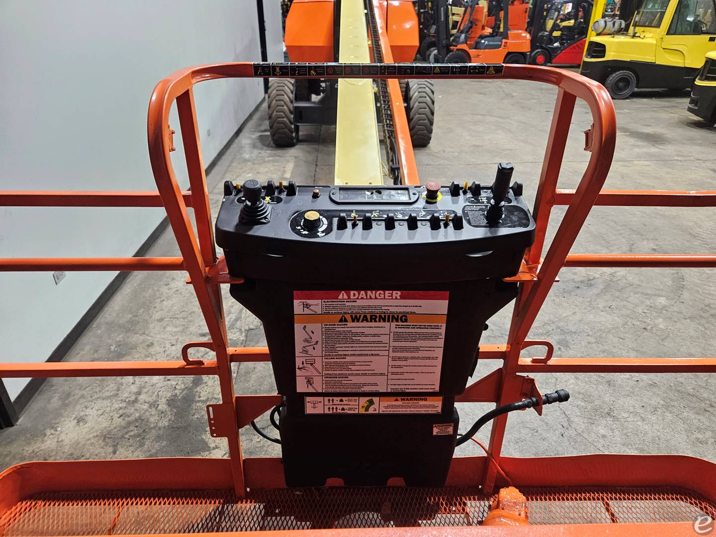 2014 JLG 800S