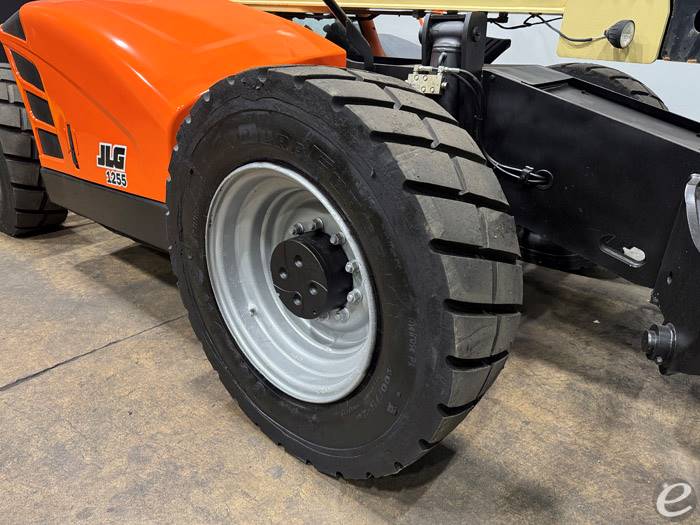 2016 JLG 1255