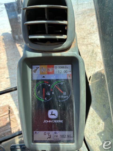 2015 John Deere 210G LC