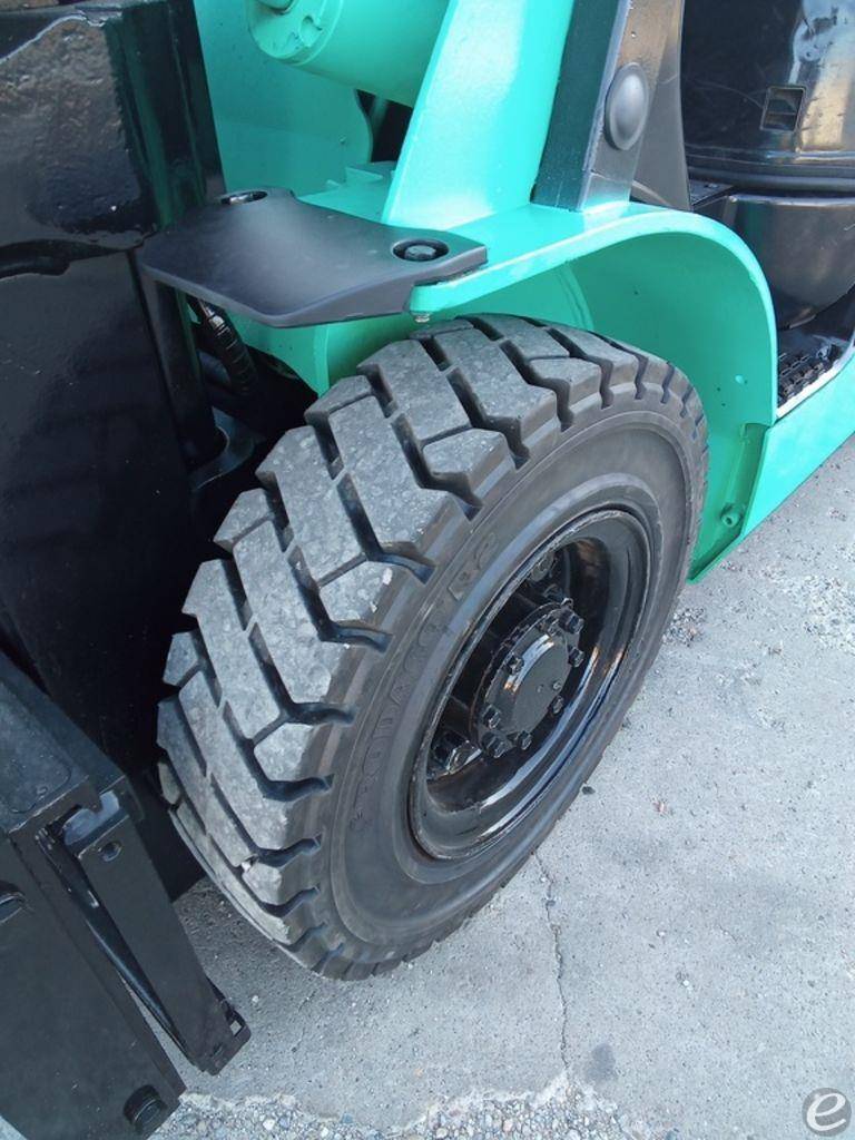 2015 Mitsubishi FD25N