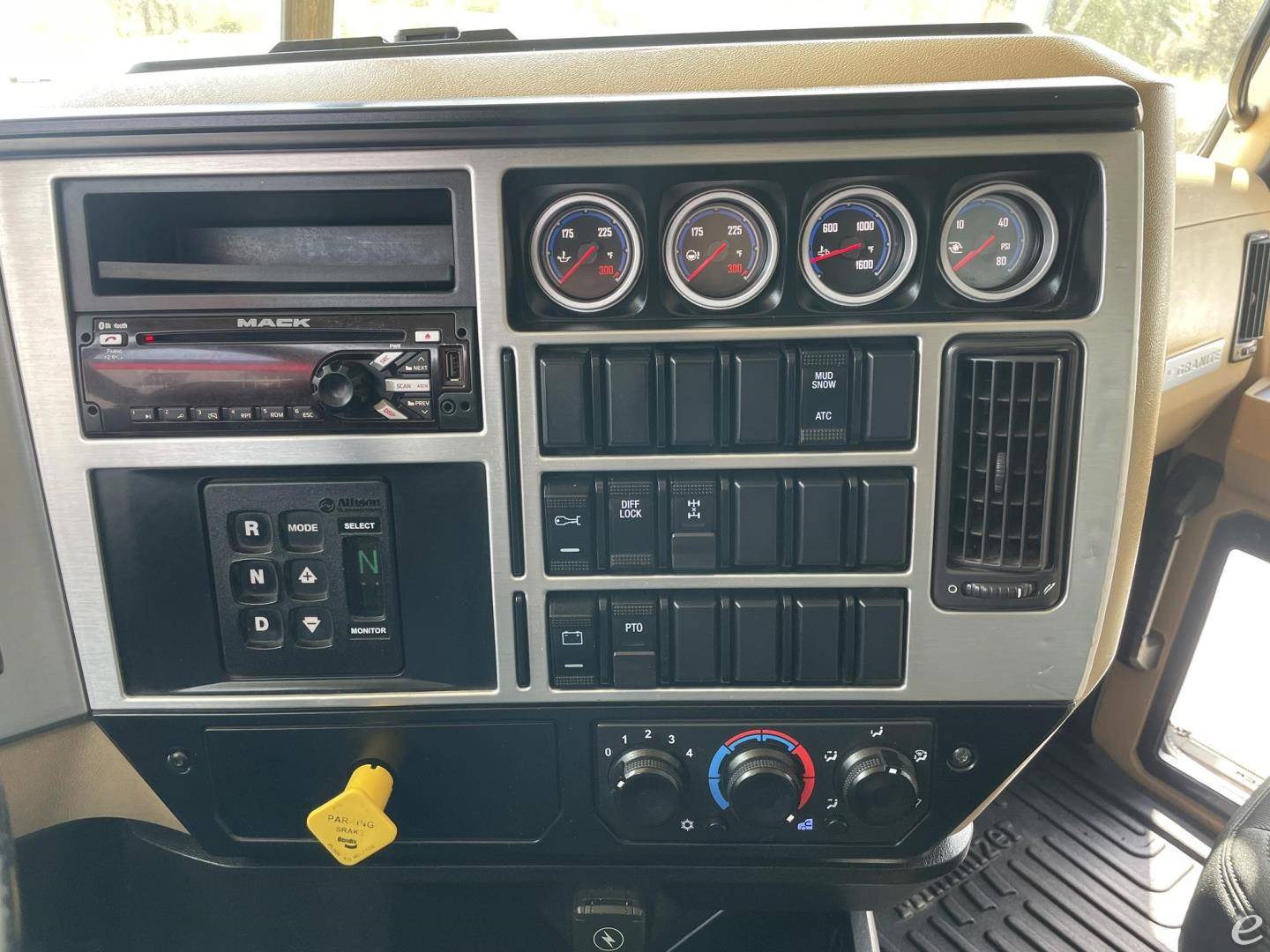 2020 Mack GRANITE 64FR