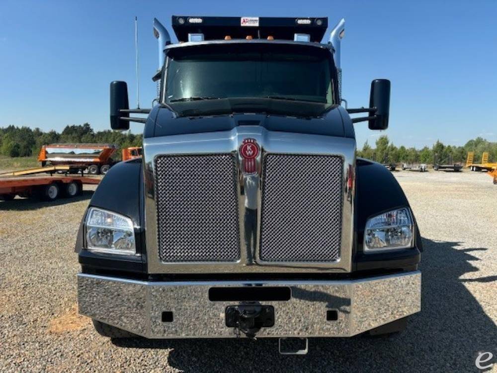 2025 Kenworth T880