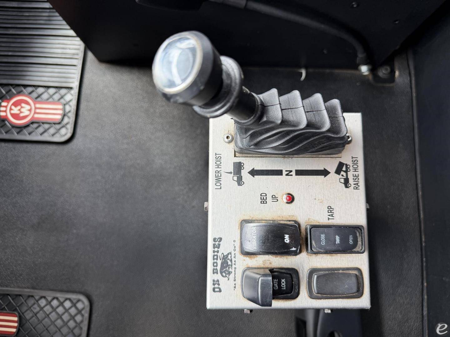 2023 Kenworth T880