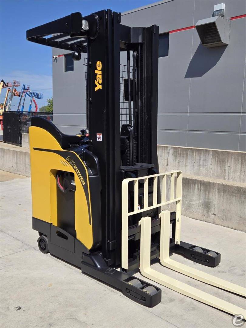2019 Yale NR045EB