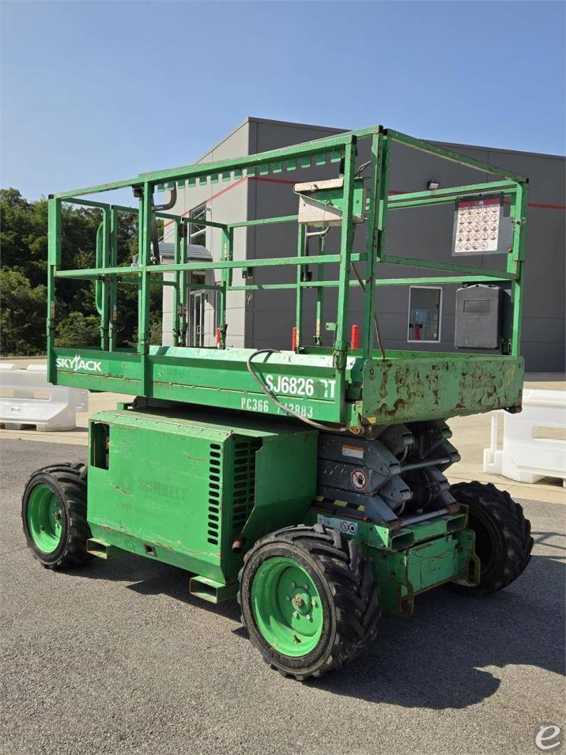 2015 Skyjack SJ6826RT Dual Fuel Scissor Lift - 123Forklift