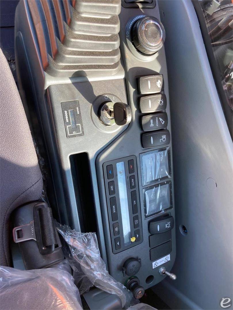 2022 Doosan DX140 LC
