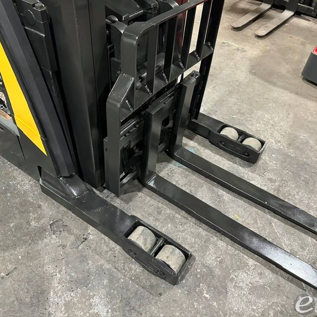 2022 Yale NR045EC