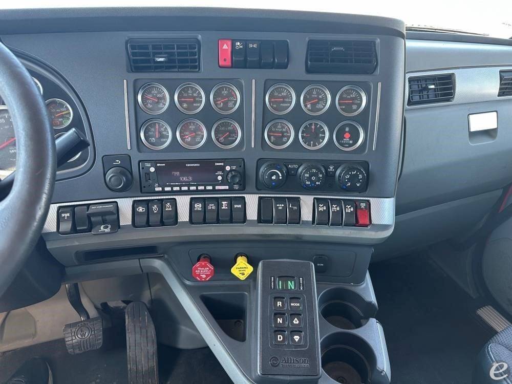 2022 Kenworth T880